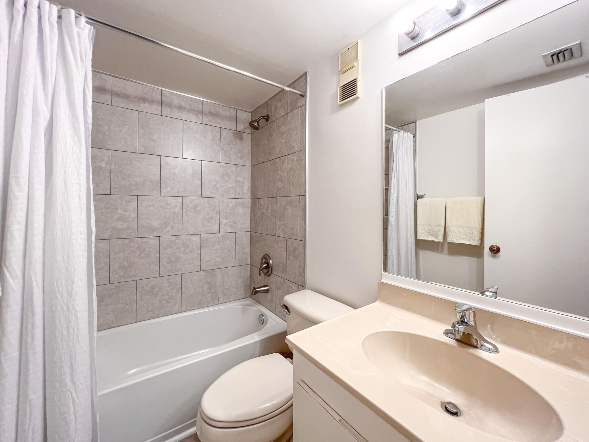 353 S Us Highway 1, Unit B309, Jupiter, FL 33477 Photo