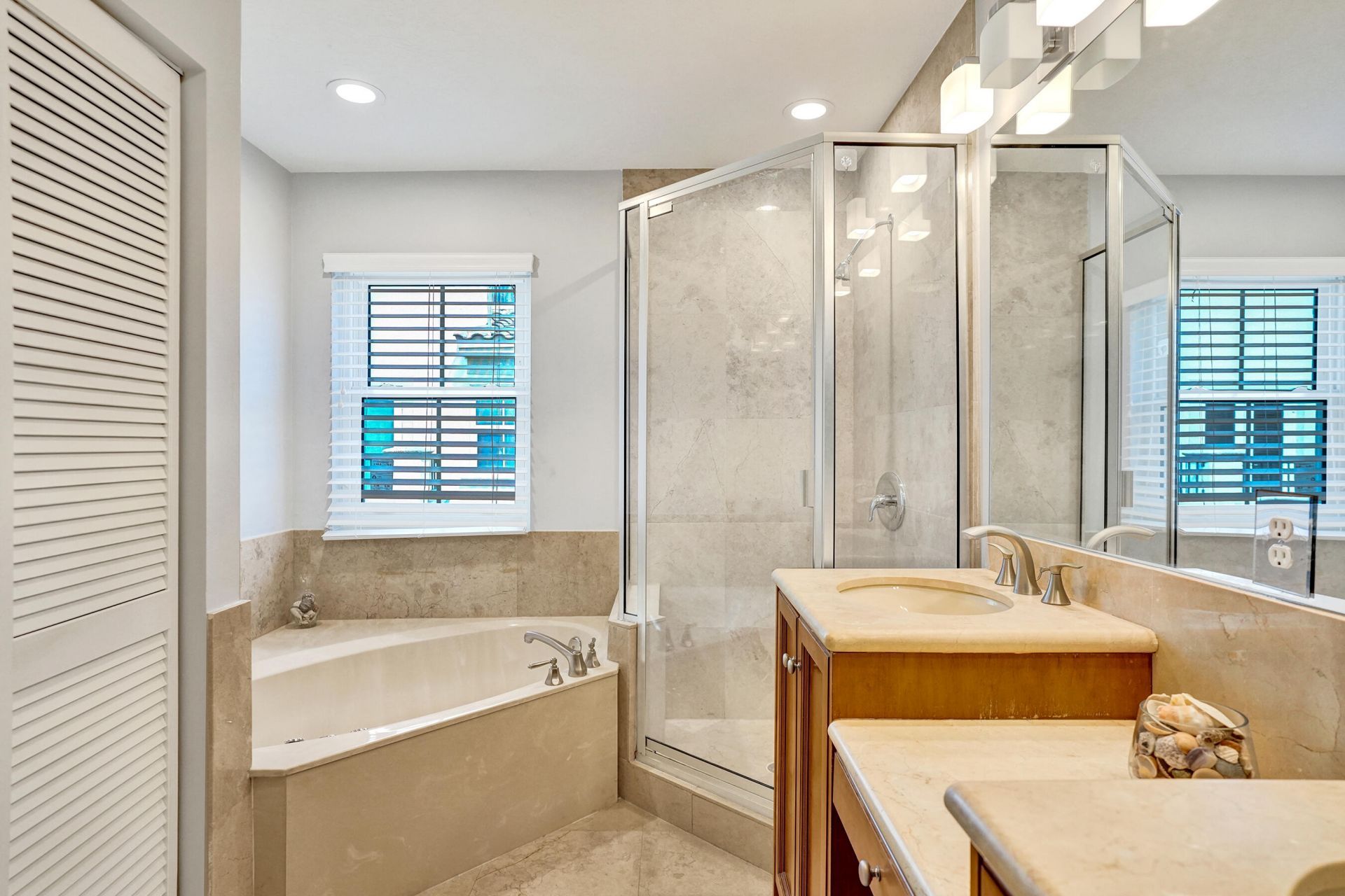 835 NE 16th Terrace, Fort Lauderdale, FL 33304 Photo