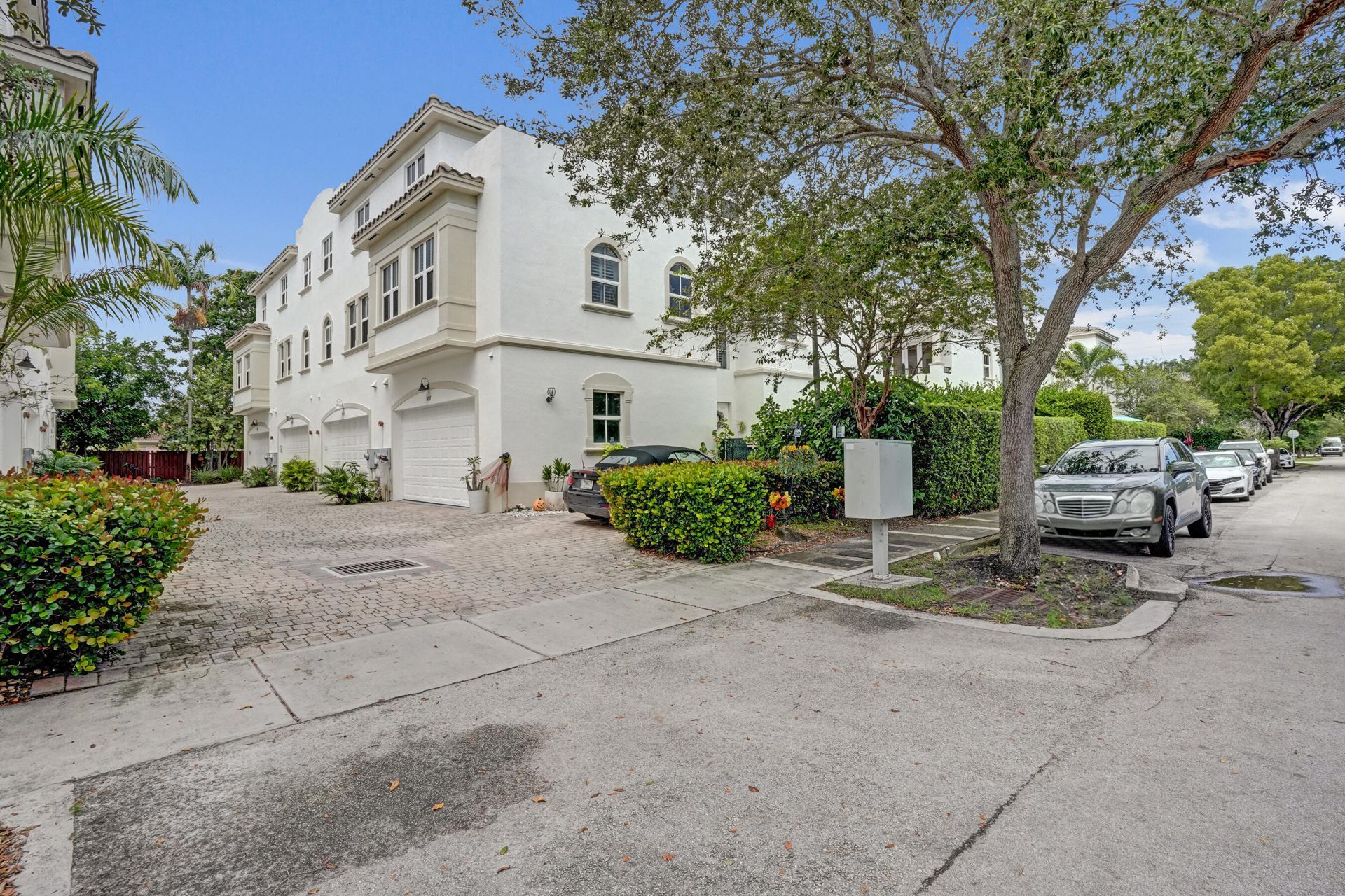 835 NE 16th Terrace, Fort Lauderdale, FL 33304 Photo