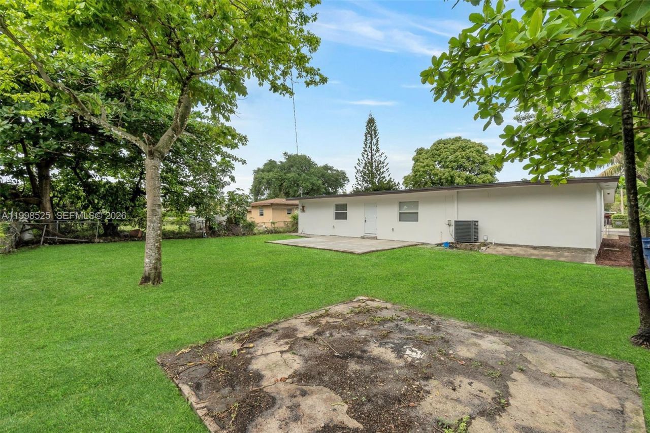 1428 NW 97th St, Miami, FL 33147 Photo