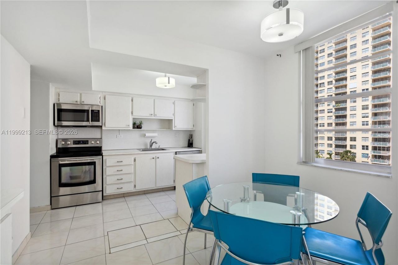 250 174th St, Unit 605, Sunny Isles Beach, FL 33160 Photo