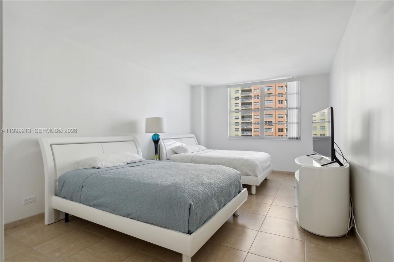 250 174th St, Unit 605, Sunny Isles Beach, FL 33160 Photo