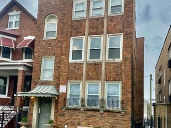 8204 S EXCHANGE Avenue , Chicago, IL 60617