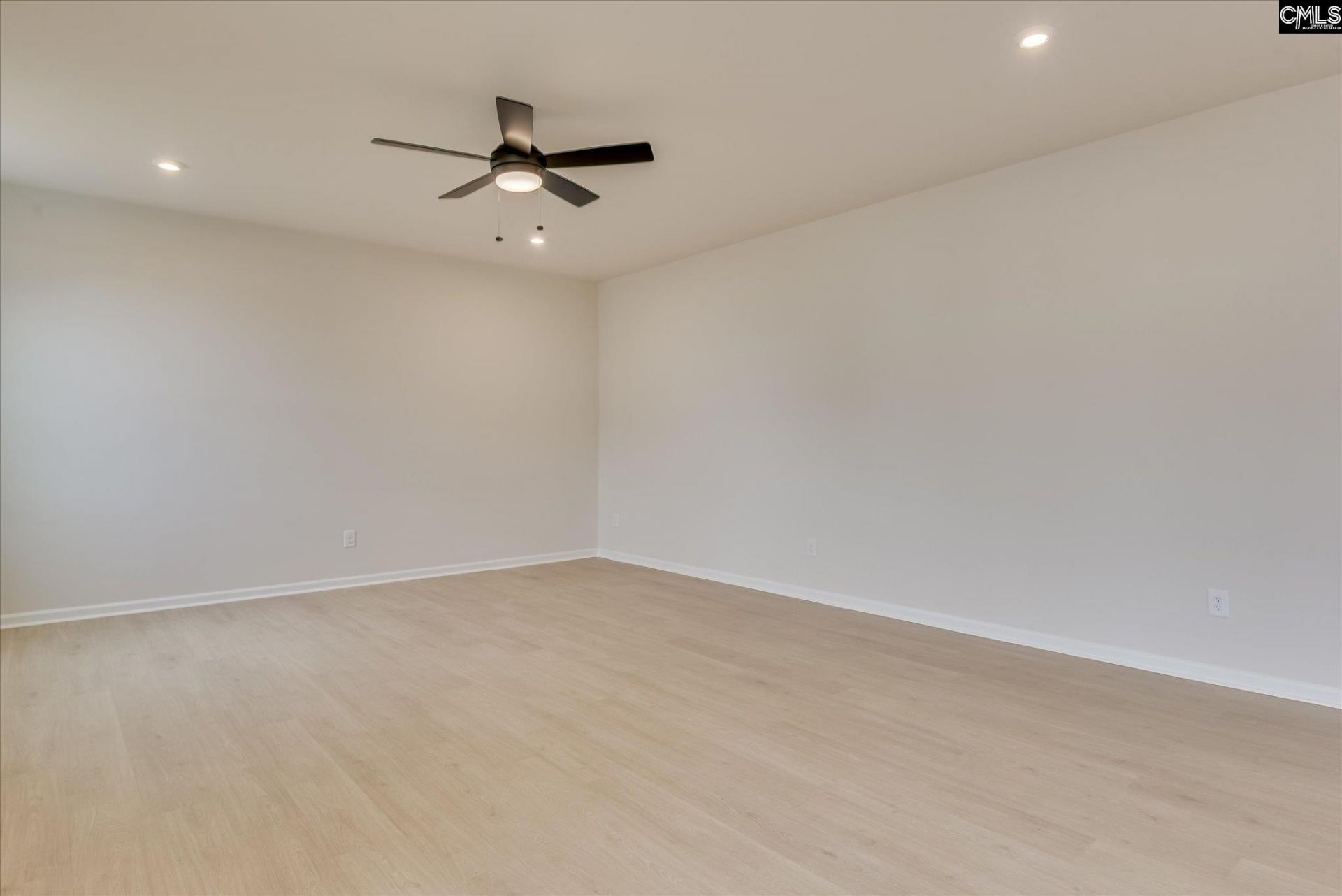 20 Spider Web Court Photo 13