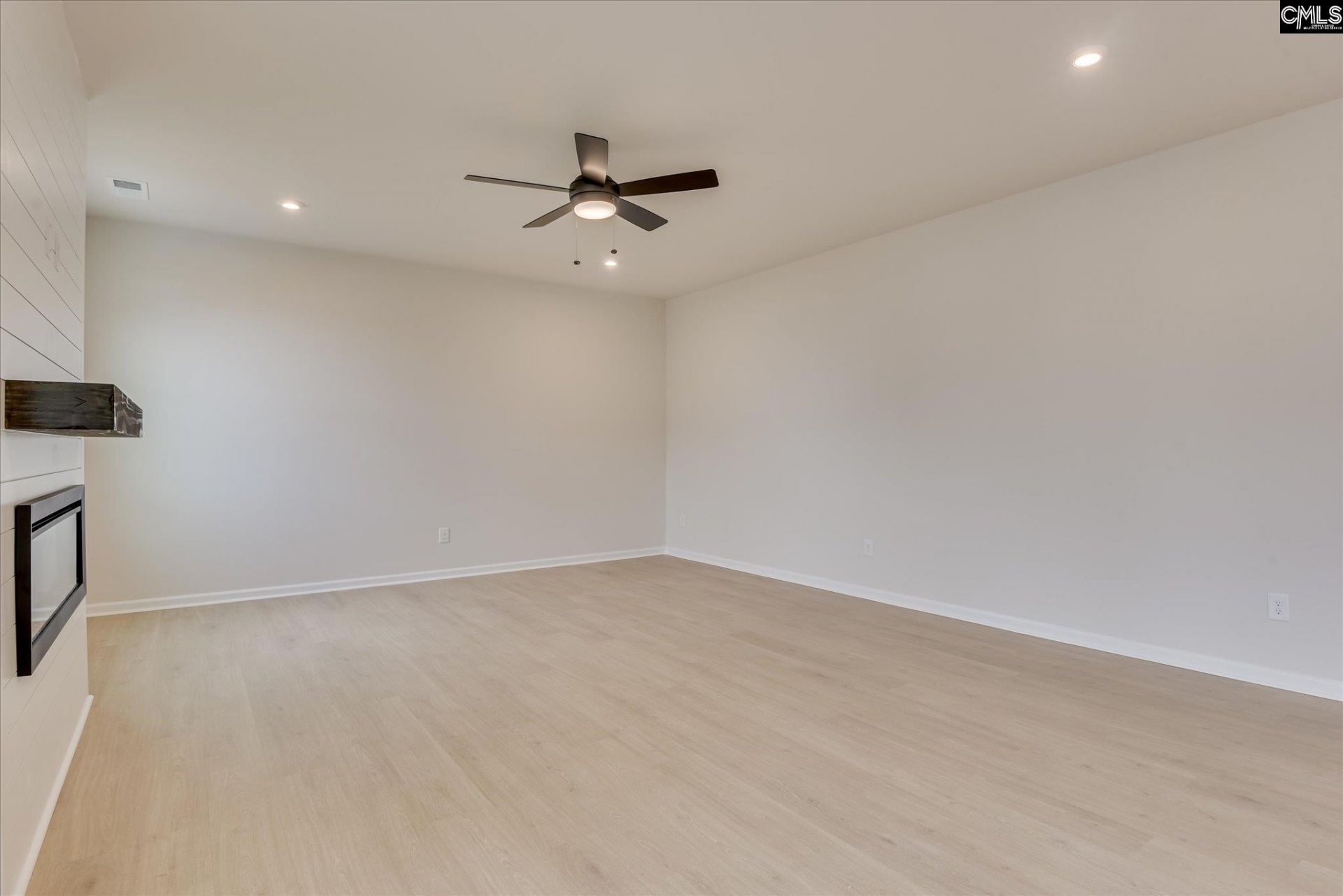 20 Spider Web Court Photo 17