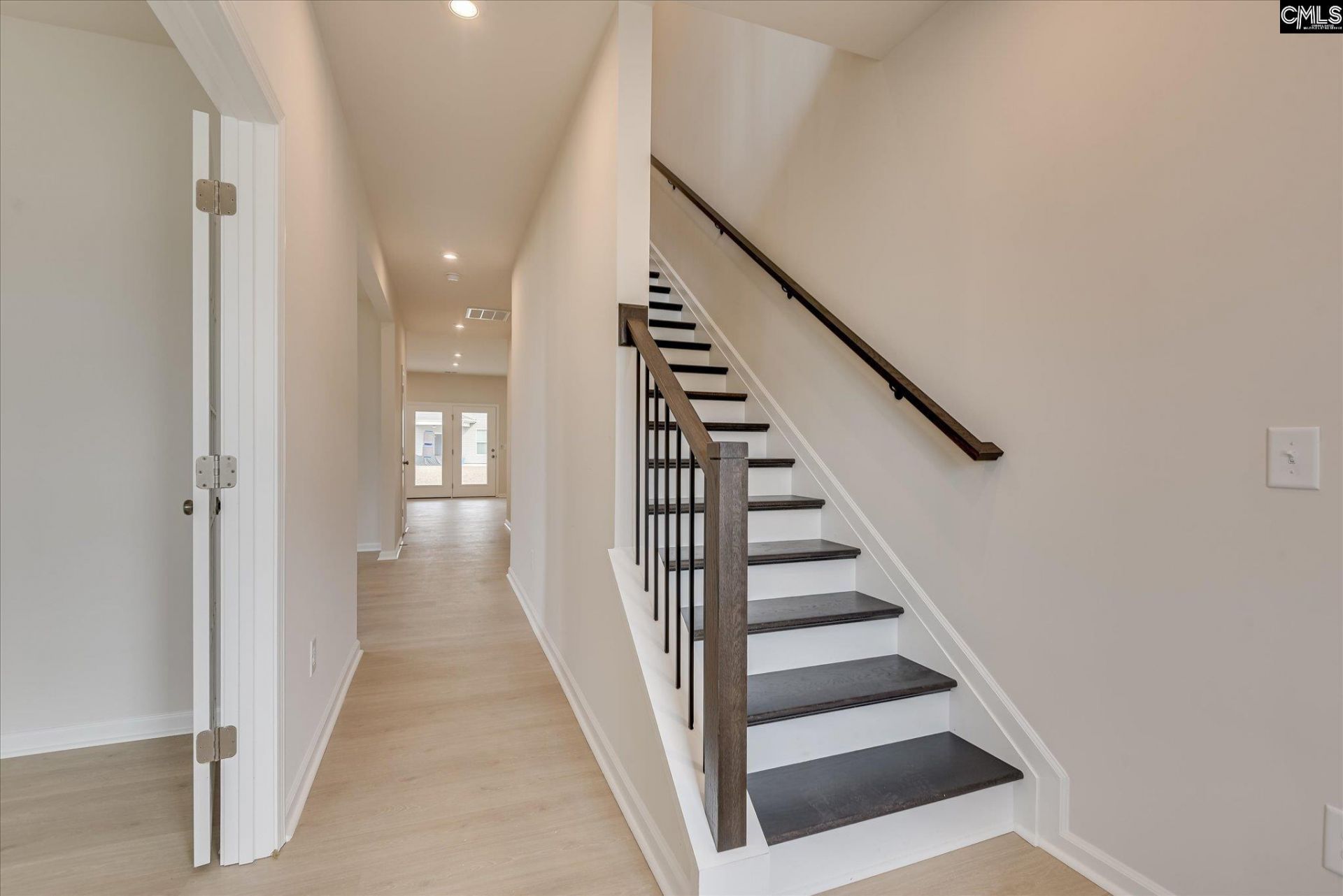 20 Spider Web Court Photo 4