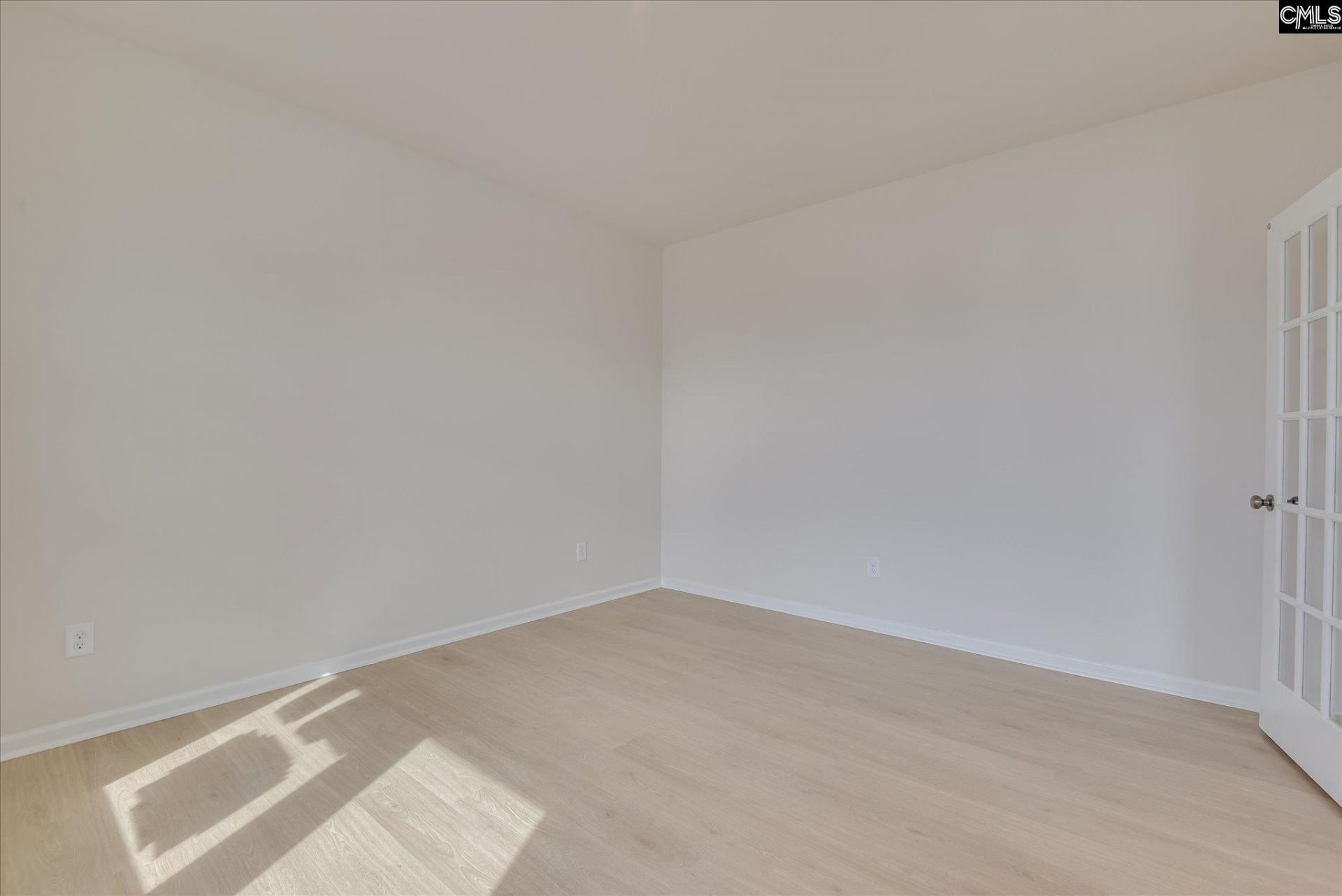 20 Spider Web Court Photo 8