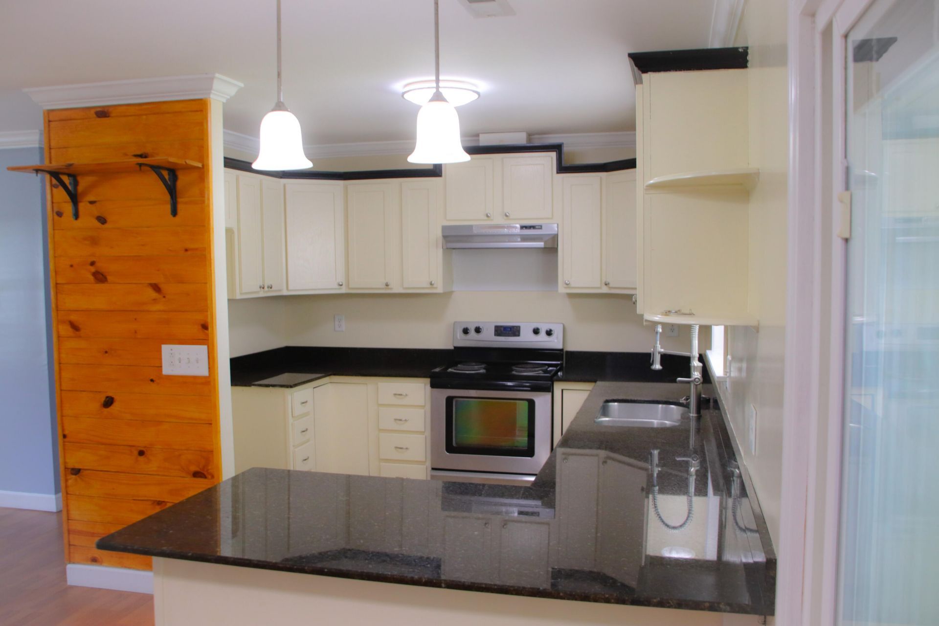 104 Pine Court Photo 9