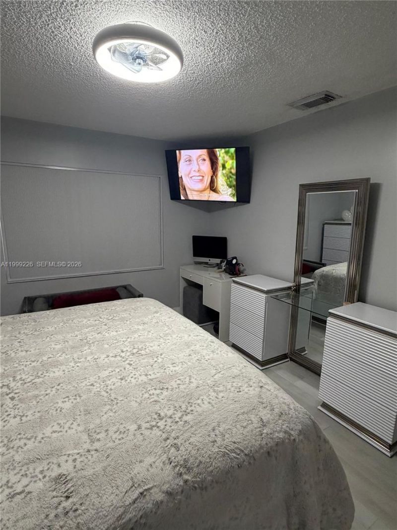 6878 NW 173 Drive, Unit 907, Hialeah, FL 33015 Photo