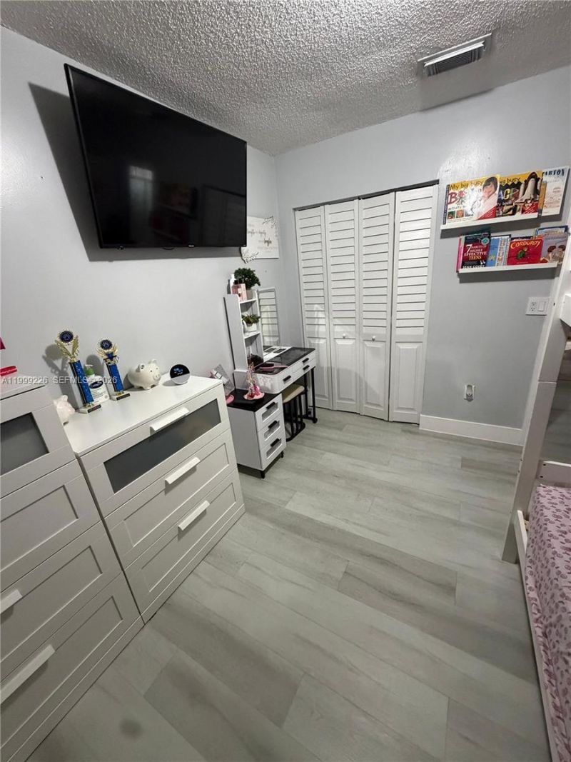 6878 NW 173 Drive, Unit 907, Hialeah, FL 33015 Photo