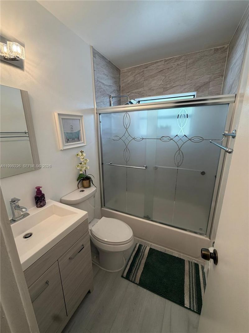 6878 NW 173 Drive, Unit 907, Hialeah, FL 33015 Photo