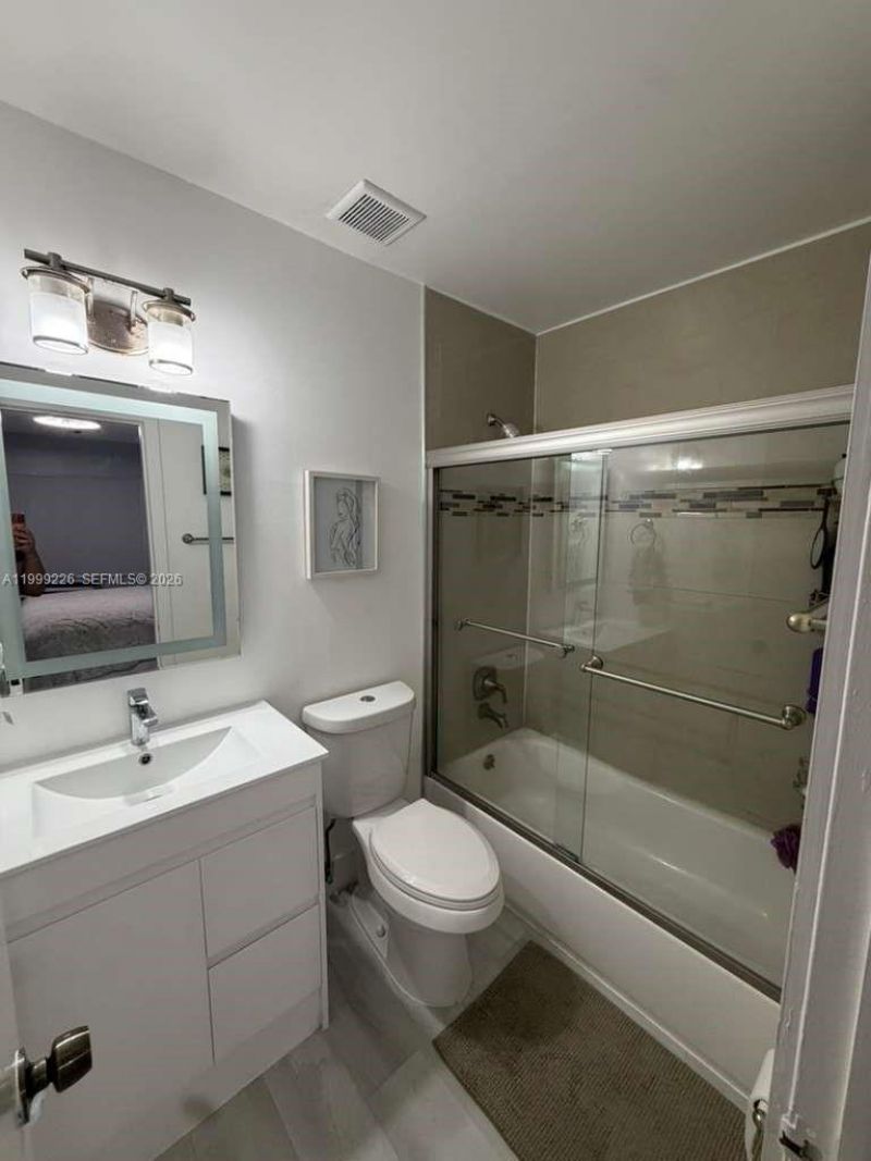 6878 NW 173 Drive, Unit 907, Hialeah, FL 33015 Photo