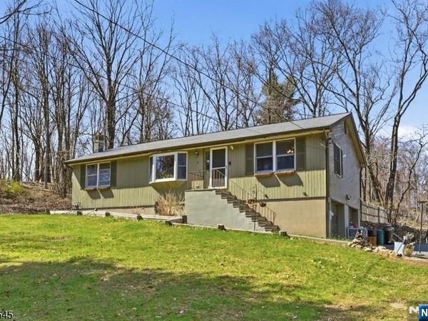 12 Pleasant View Drive, WEST MILFORD, NJ 07480