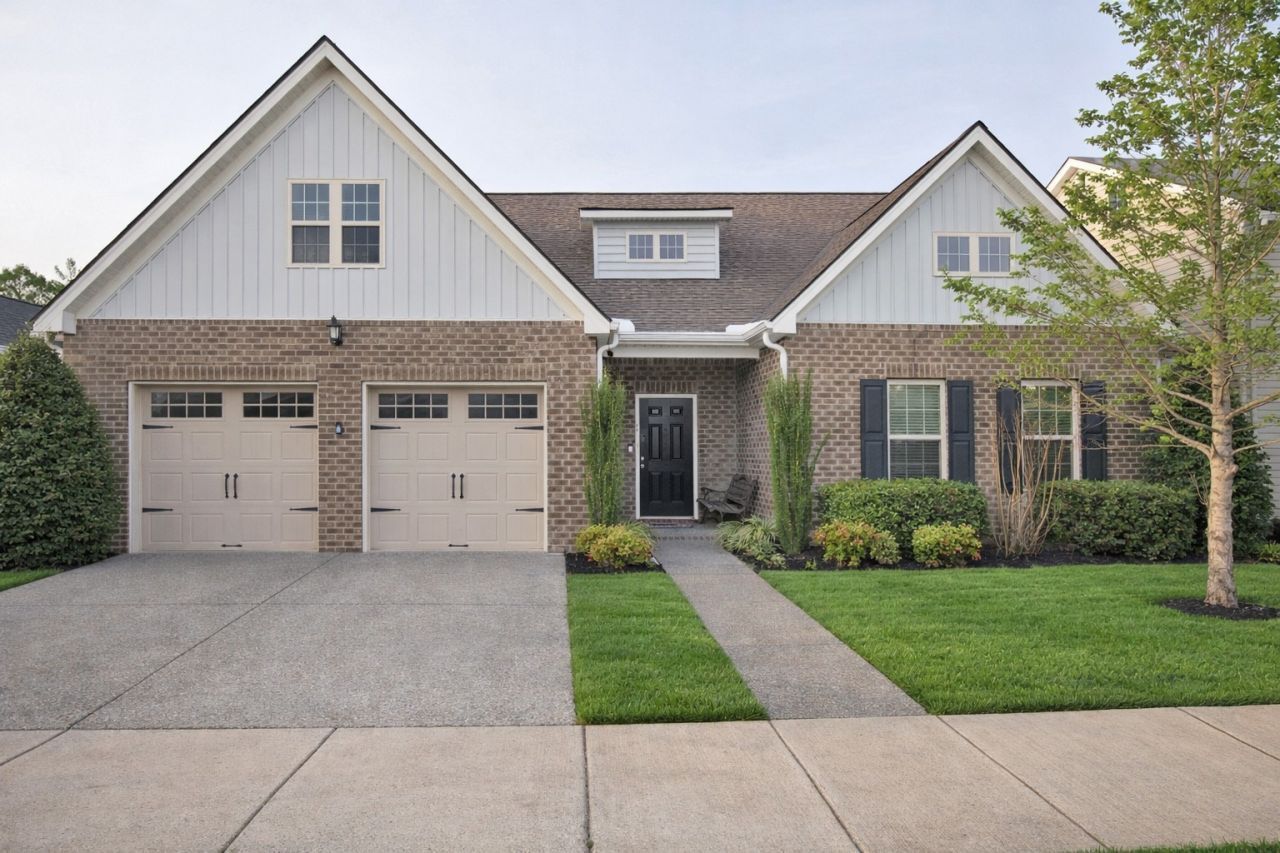 240 Jocelyn Dr, Cottontown, TN 37048 Main Photo