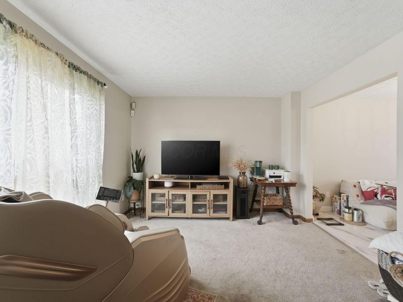 1000 Beaujolais Place, Galloway, OH 43119 Photo 7