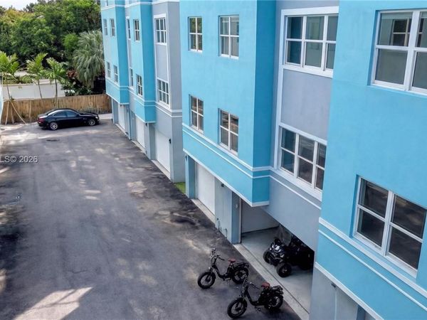 824 SE 12th Ct, Unit 11, Fort Lauderdale, FL 33316