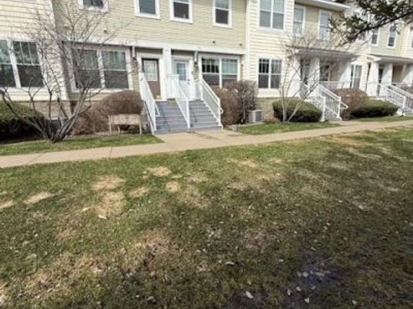 1240 County Road D E, Unit 15, Maplewood, MN 55109