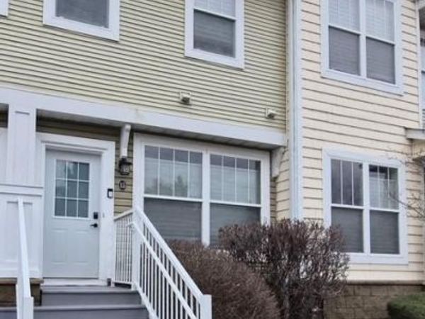 1240 County Road D E, Unit 15, Maplewood, MN 55109