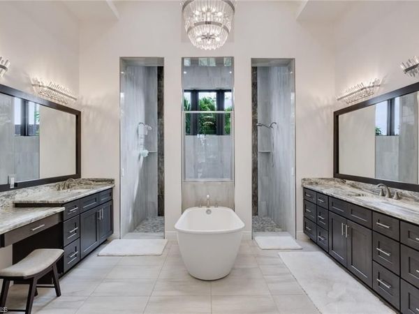6423 Livingston Woods LN, NAPLES, FL 34109