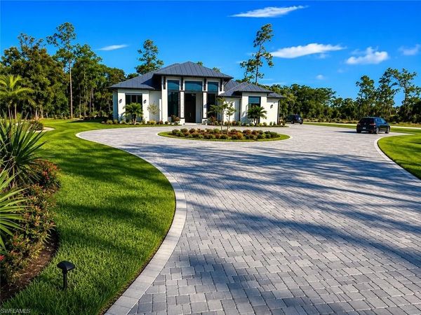 6423 Livingston Woods LN, NAPLES, FL 34109
