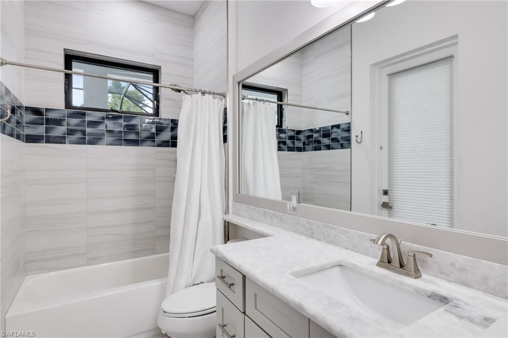 6423 Livingston Woods Ln, Naples, FL 34109 Photo