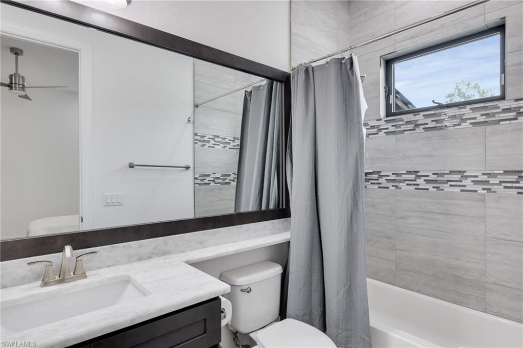 6423 Livingston Woods Ln, Naples, FL 34109 Photo