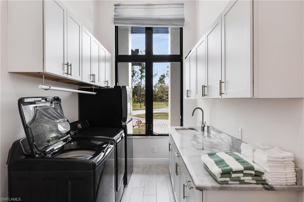 6423 Livingston Woods Ln, Naples, FL 34109 Photo