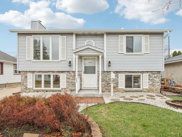 1925 E Van Beck Ave, Saint Francis, WI 53235