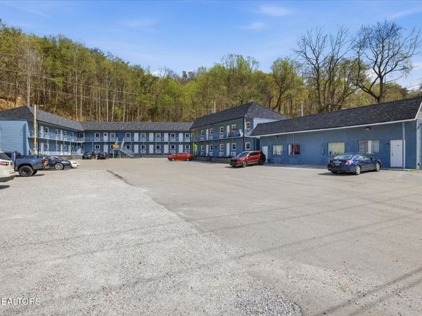 281 John McGhee Blvd, Caryville, TN 37714