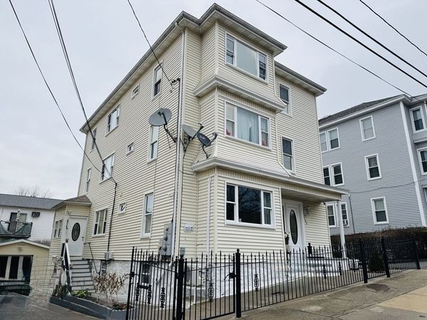 166 Bradford Ave, Unit 3, Fall River, MA 02721