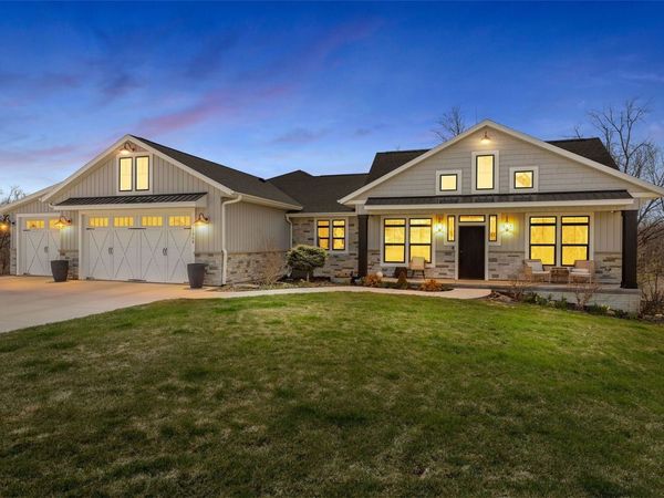 1908 Pippin Hill Dr NW , Cedar Rapids, IA 52405