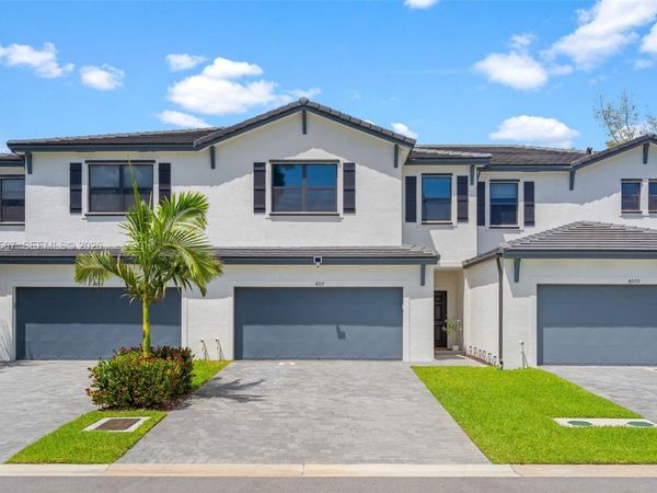 4917 Oakmont Dr , Dania Beach, FL 33312