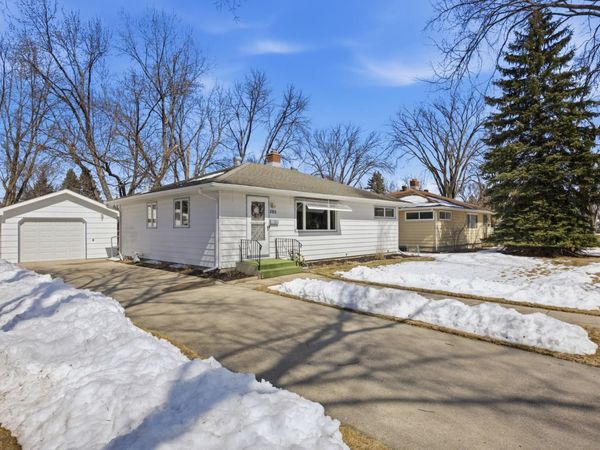 305 21st Avenue N, Fargo, ND 58102