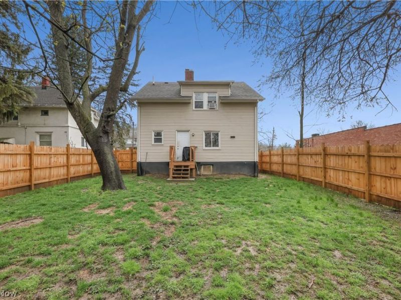 318 Pioneer Street, Akron, OH 44305 Photo 4