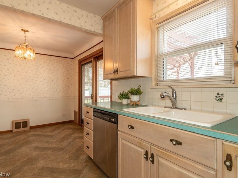 428 E 274th St, Euclid, OH 44132 Photo 12