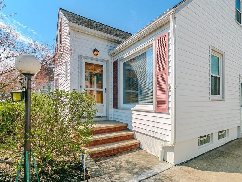 428 E 274th St, Euclid, OH 44132 Photo 3