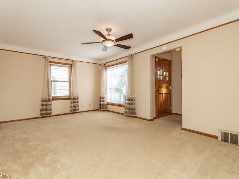 428 E 274th St, Euclid, OH 44132 Photo 4