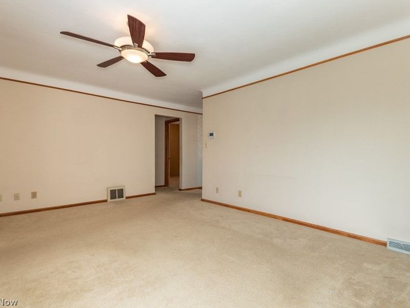 428 E 274th St, Euclid, OH 44132 Photo 6