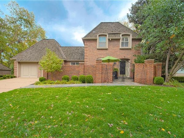 7 LeMans Court, Prairie Village, KS 66208