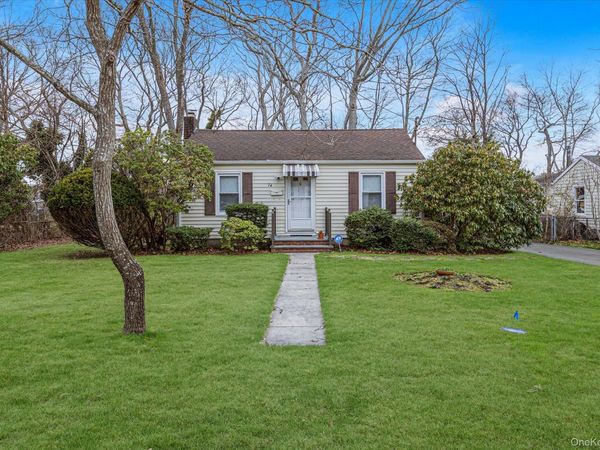 74 Country Club Road, Bellport, NY 11713
