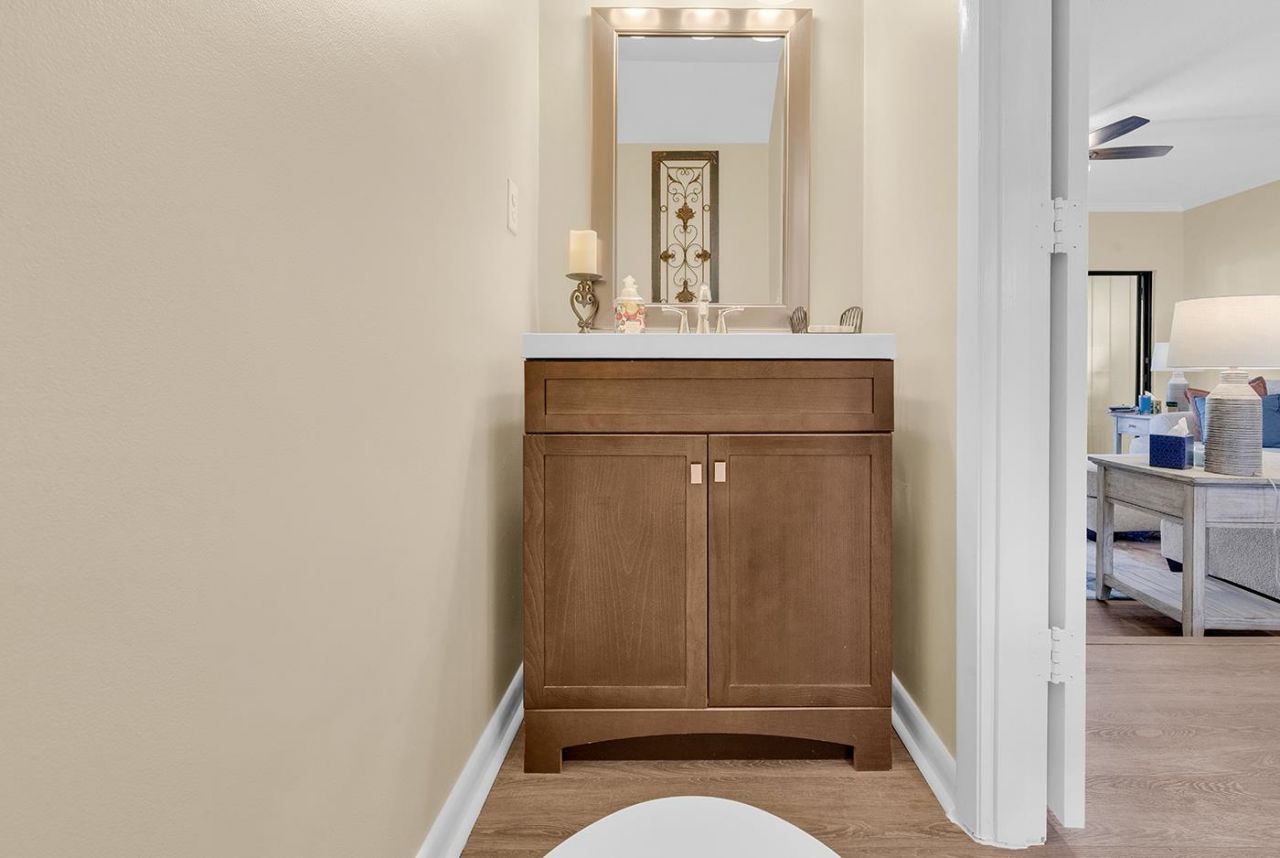 835 Villa Dr. Photo 10