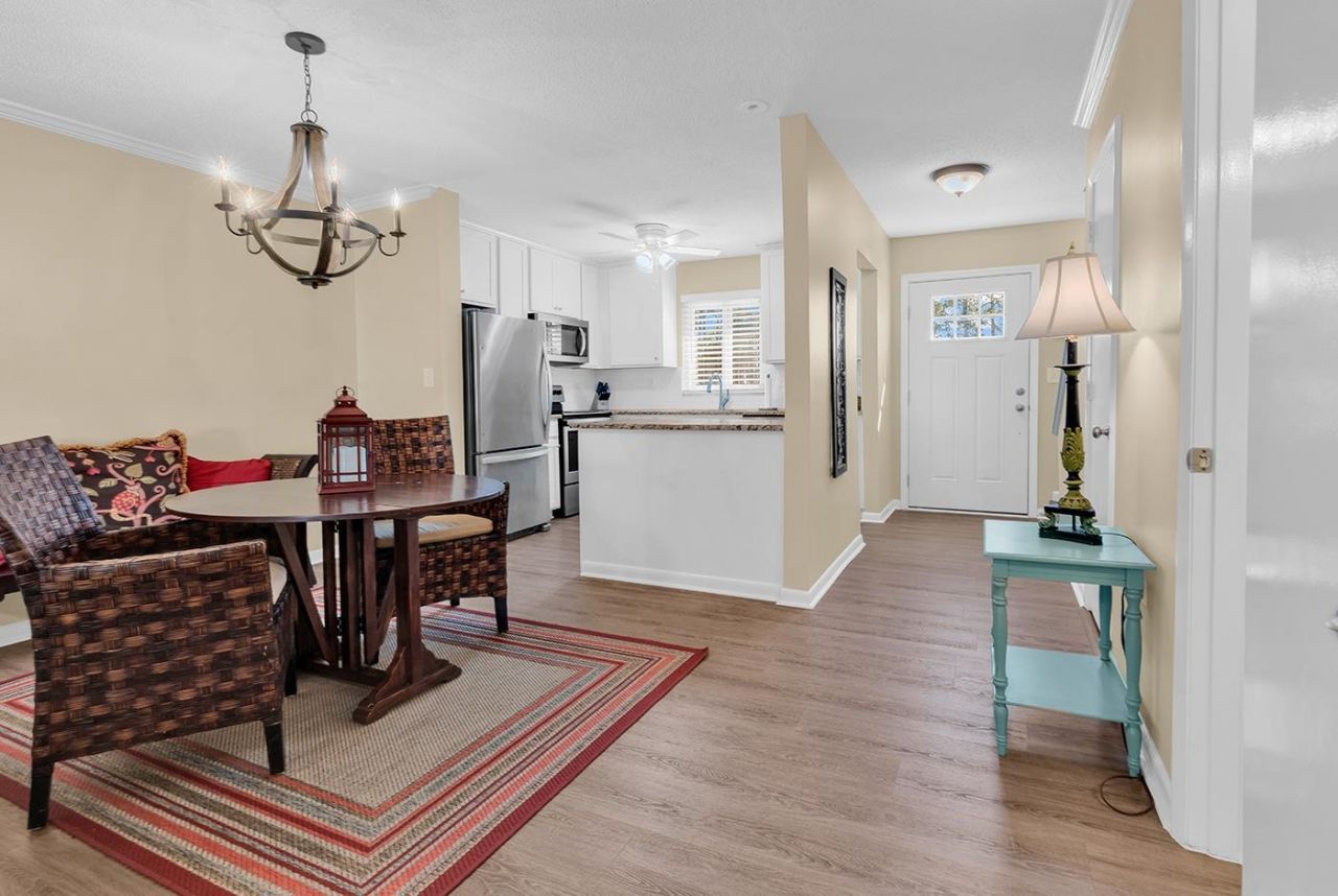 835 Villa Dr. Photo 14