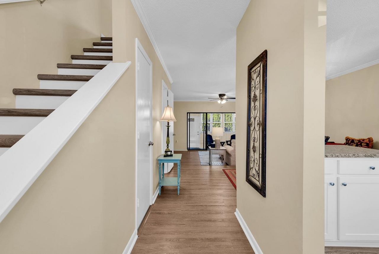 835 Villa Dr. Photo 19