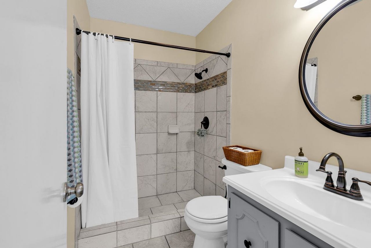 835 Villa Dr. Photo 27