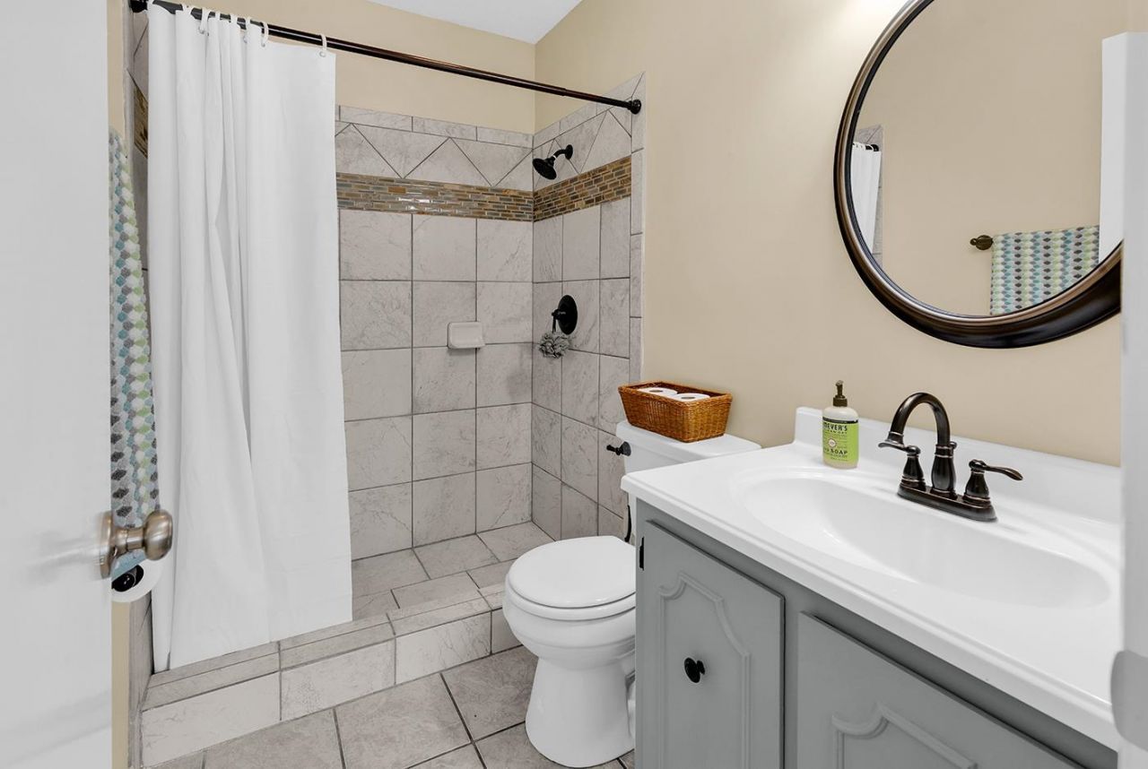 835 Villa Dr. Photo 28