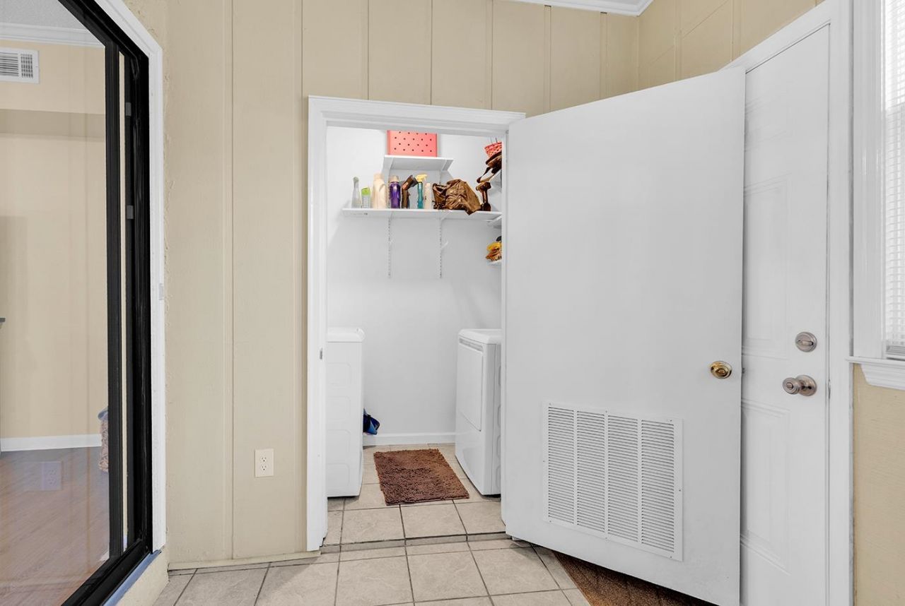 835 Villa Dr. Photo 40