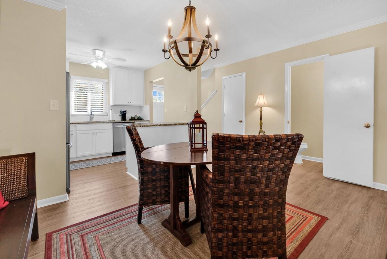 835 Villa Dr. Photo 7