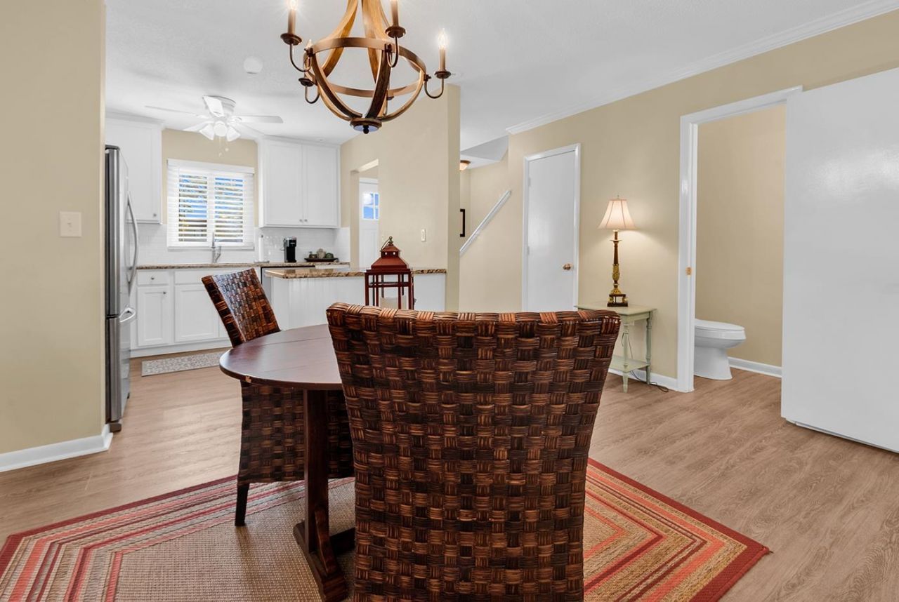 835 Villa Dr. Photo 8