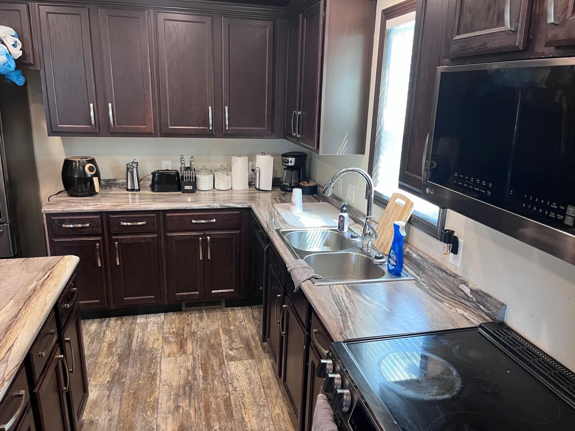 215 Air Stream Dr. Photo 26