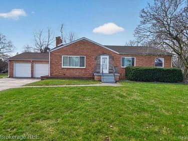 4224 Potter Road, Burton, MI 48509